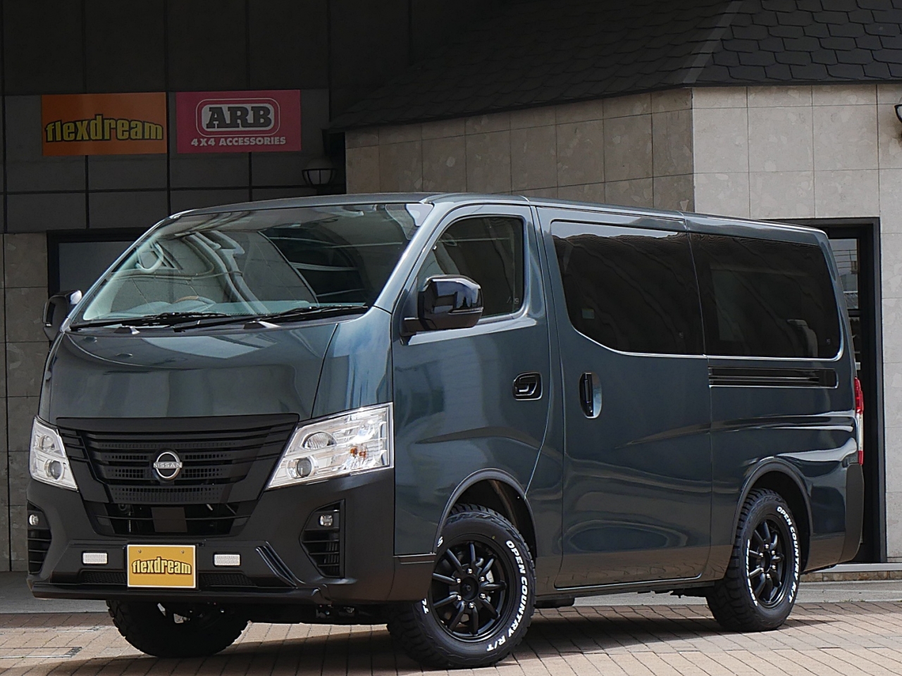 入庫速報📢実用的・快適・オシャレ！日産純正のライトキャンピング仕様　キャラバンマイルームが入庫！